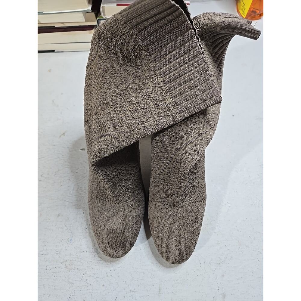 CHARLES BY CHARLES DAVID ICELAND FABRIC BOOTIE SZ 8.5 Pullon